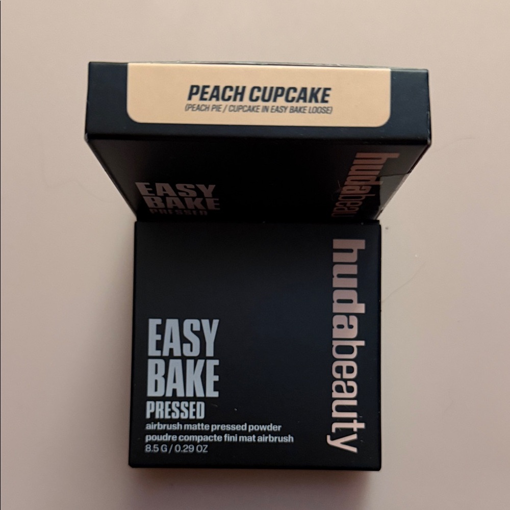 HUDA BEAUTY Easy Bake Pressed Powder - Peach Cupcake (1pc)